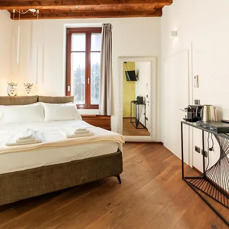 Bed & Breakfast La Finestra Sul Ponte By Postcardsfrom 2*
