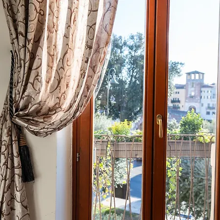 La Finestra Sul Ponte By Postcardsfrom 2* Verona