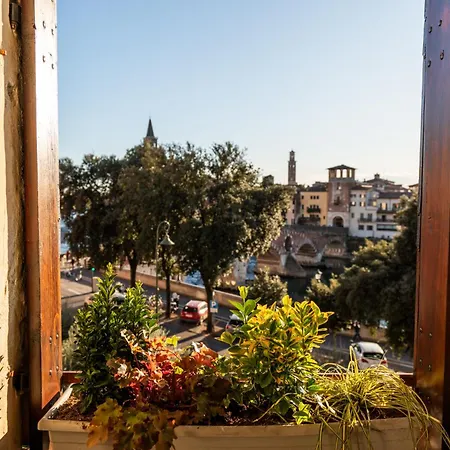La Finestra Sul Ponte By Postcardsfrom Oda ve Kahvaltı Verona
