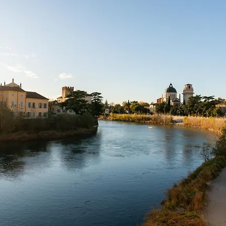 La Finestra Sul Ponte By Postcardsfrom Oda ve Kahvaltı Verona