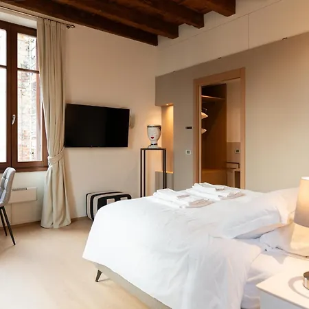 La Finestra Sul Ponte By Postcardsfrom Bed & Breakfast 2*